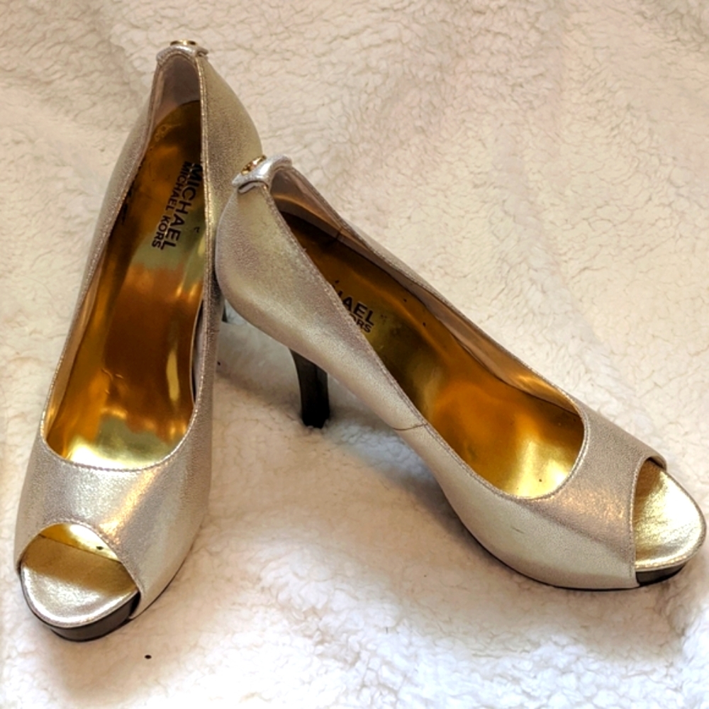 Michael Kors gold peep toe pumps